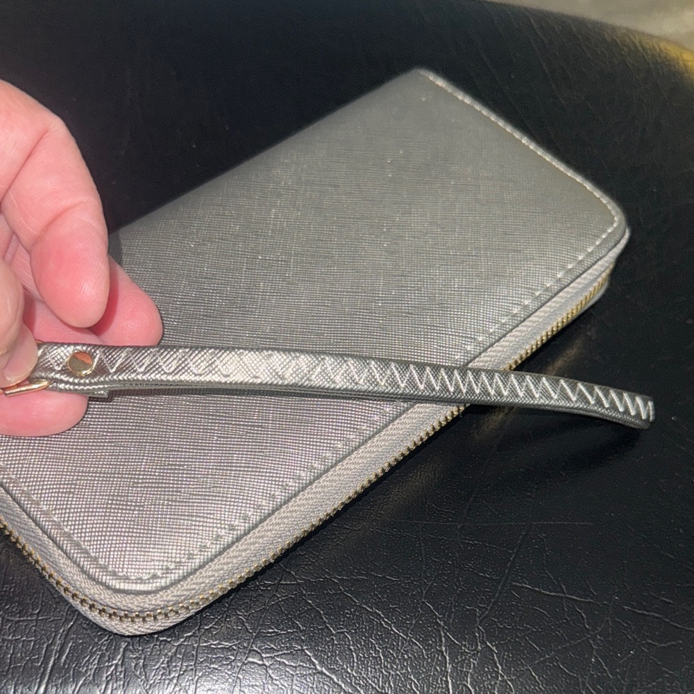 Dasein Elegant Silver & Gold Zip Around Full Size Wristlet NWOT - Picture 13 of 16
